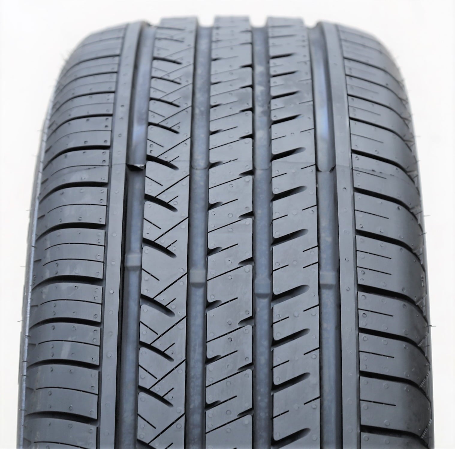 Atlas Tire Paraller 4x4 HP 255/65R17 110H a/s All Season Tire