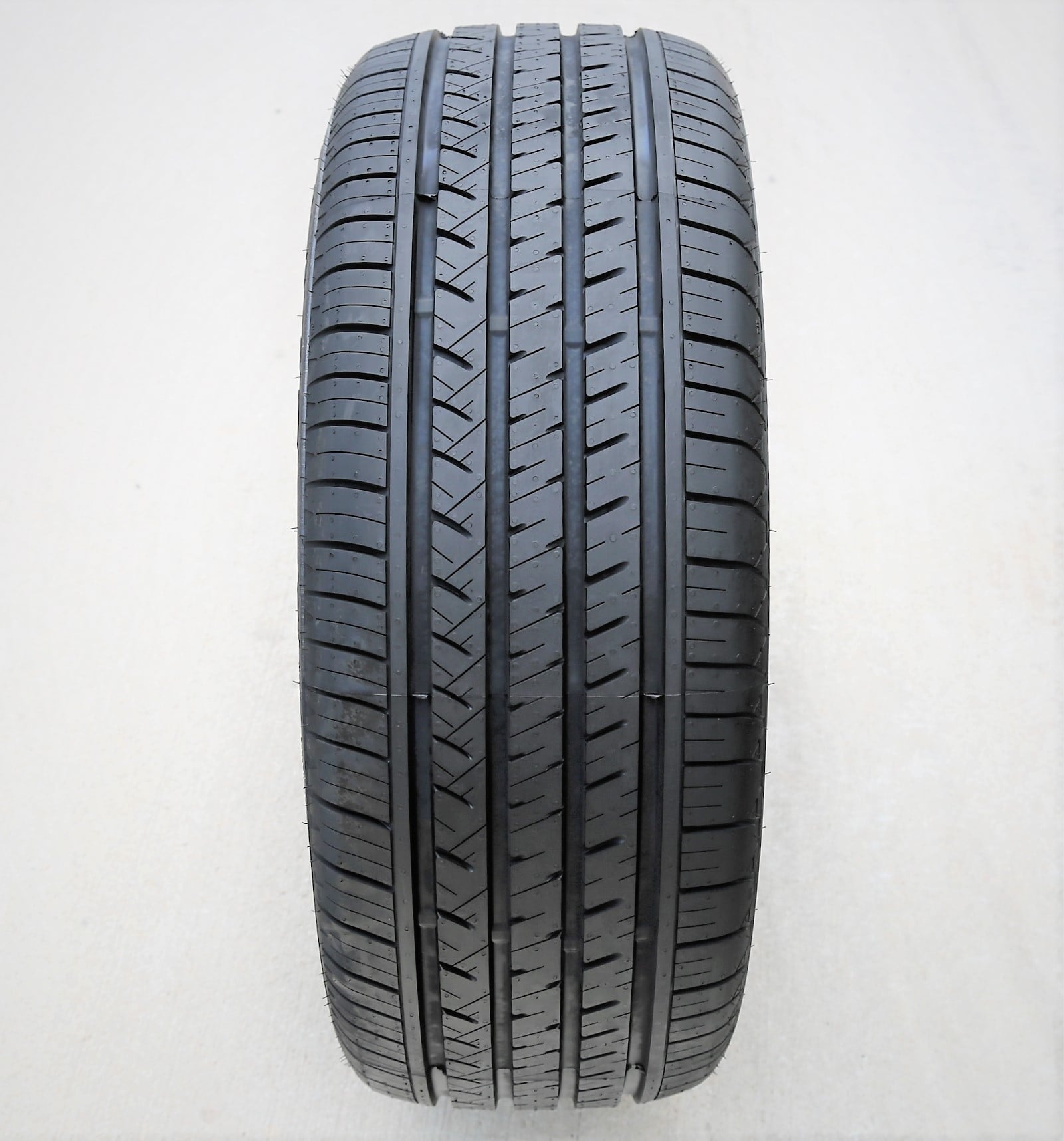 Atlas Tire Paraller 4x4 HP 255/65R17 110H a/s All Season Tire